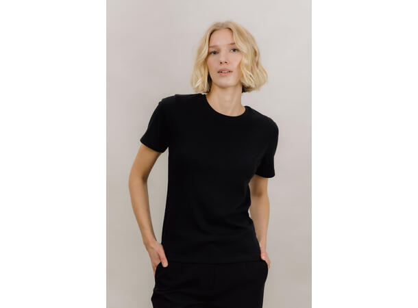 Linn Tee Dame T-Skjorte Black XS 95% ORGANIC COTTON, 5% SPANDEX 